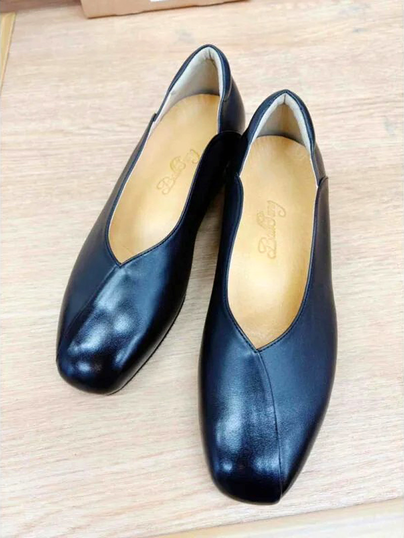 ストラップなしパンプス