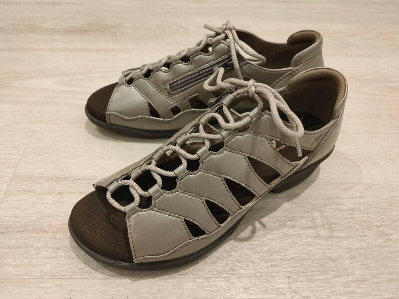 YONEX-ヨネックス- SHWSDL14 グレイッシュパール 税込15,400円　
