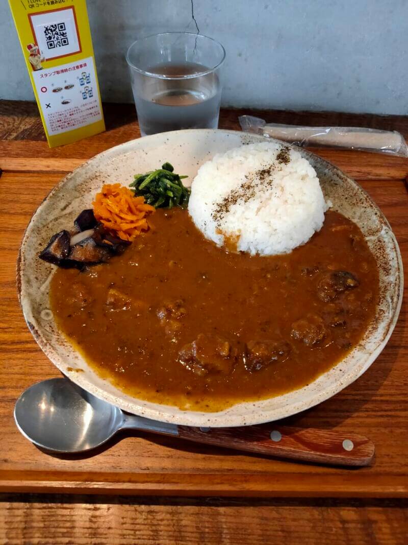 定食屋『yuzuki』牛すじ味噌煮カレー ジャパニーズアチャール