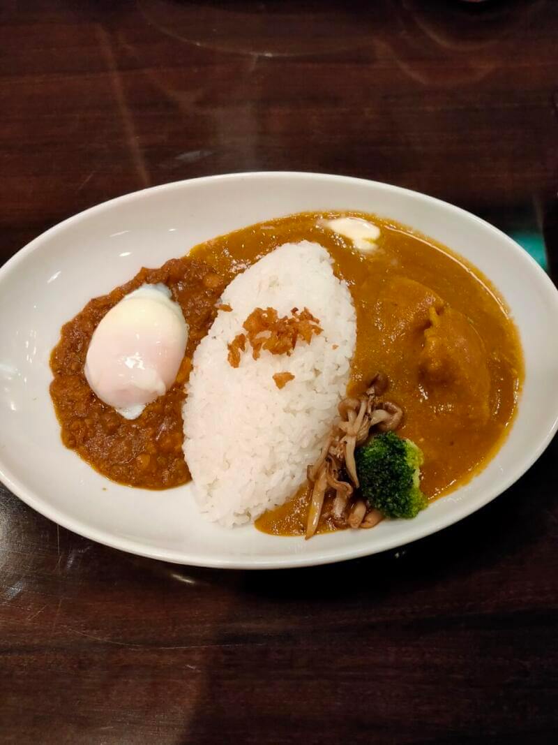 『天満屋』バターチキンカレー＆キーマカレー