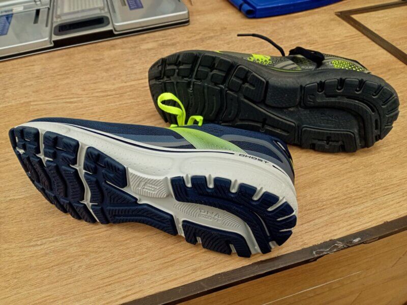 BROOKS(ブルックス)　GHOST()ゴースト)14と15