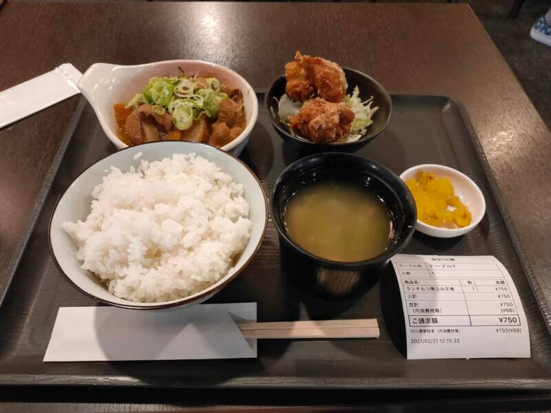 鳥清はなれ もつ煮込み定食