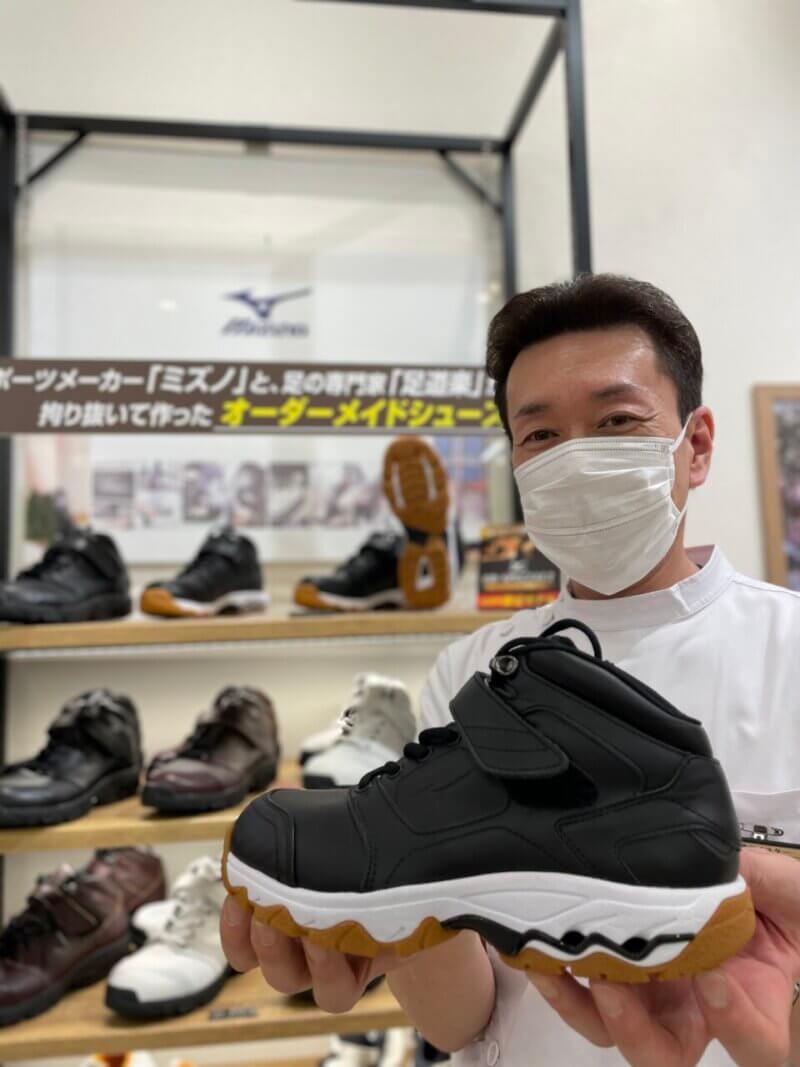 足道楽×MIZUNO限定シューズ