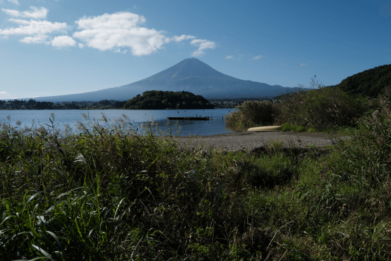 富士山が、煙を吹き出しているように見える（雲）